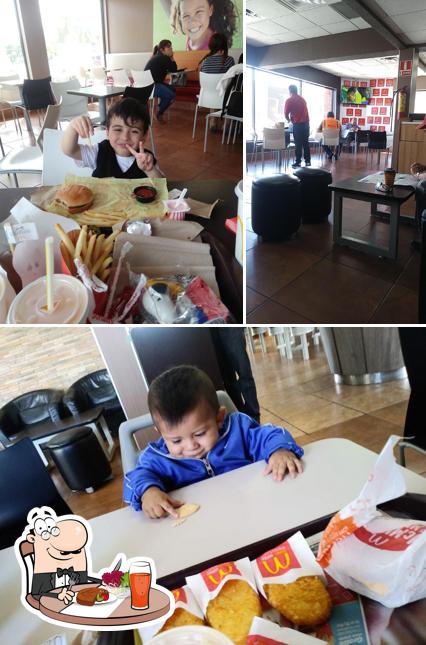 Estas son las fotos que hay de comedor y interior en McDonald's