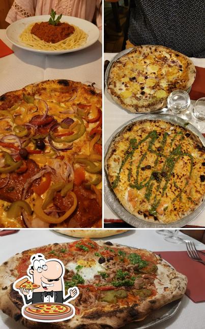 Pick pizza at La Grand' Pizzeria