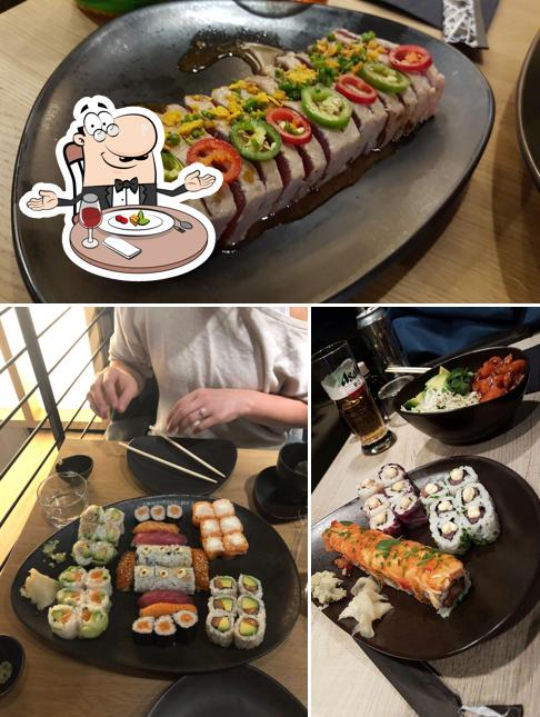 La immagine di tavolo da pranzo e cibo da Sushi Shop