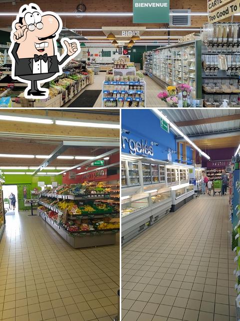 L'intérieur de Carrefour Contact