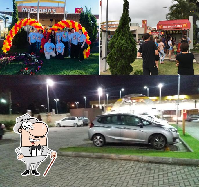 Descubra o exterior do McDonald's