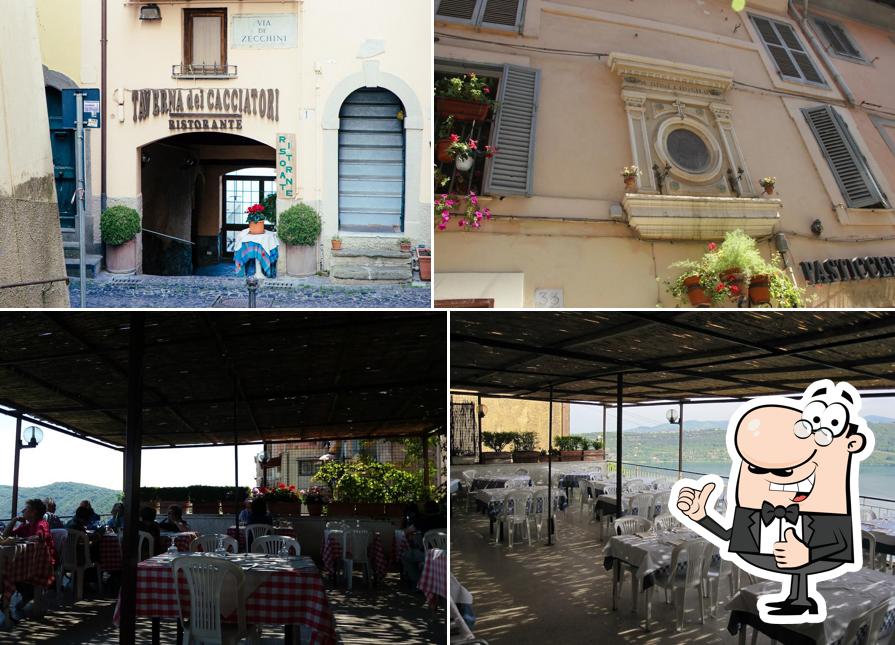 Regarder cette image de Taverna dei Cacciatori