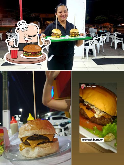 Peça um hambúrguer no SMASH BURGUER