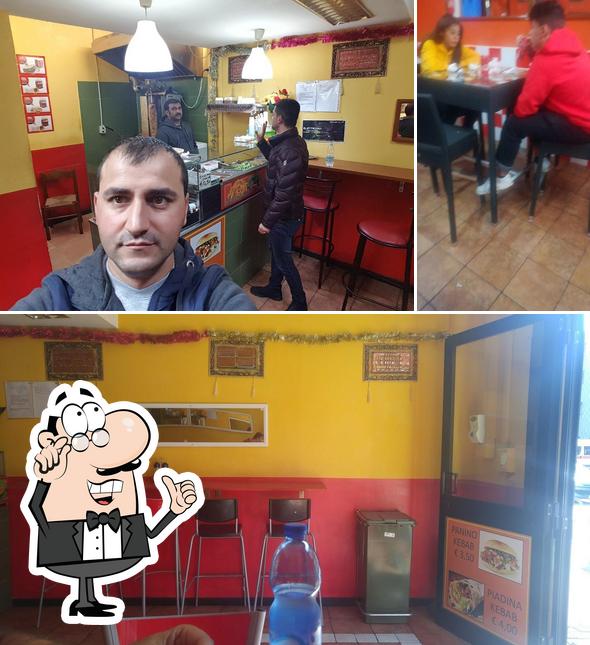 Gli interni di Student Kebab