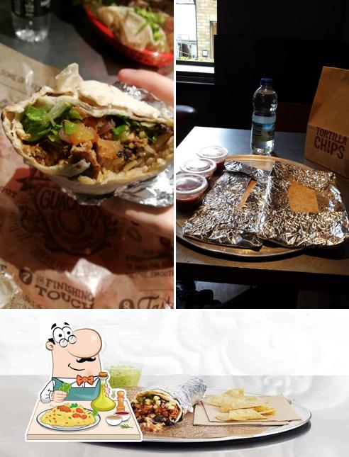 Еда в "Chipotle Mexican Grill"