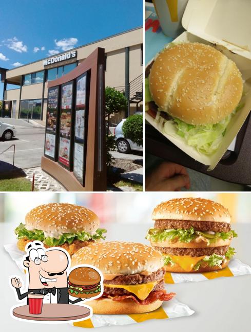 Prova un hamburger a McDonald's Senigallia