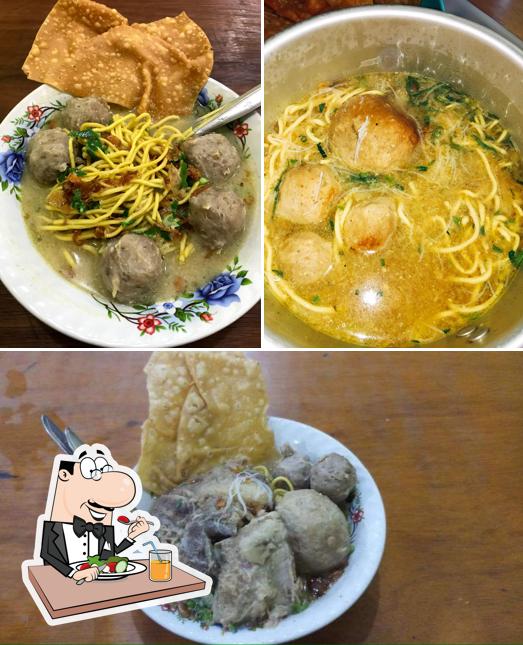 Еда в "Bakso Solo Samrat"