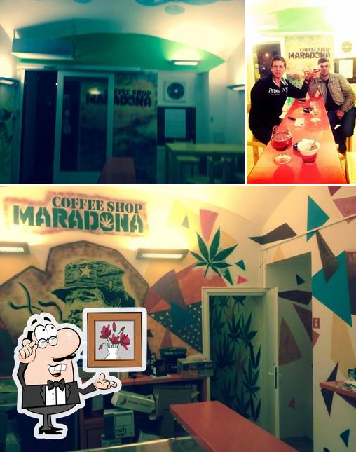 Gli interni di Coffee shop Maradona