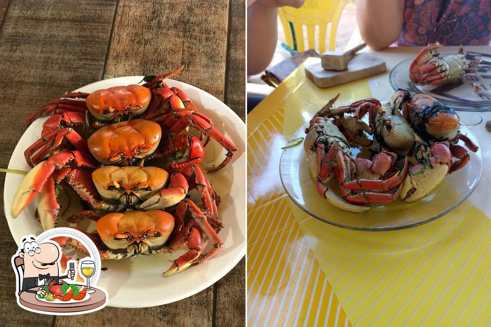 Escolha diferentes itens de frutos do mar servidos no Bar Das Marias