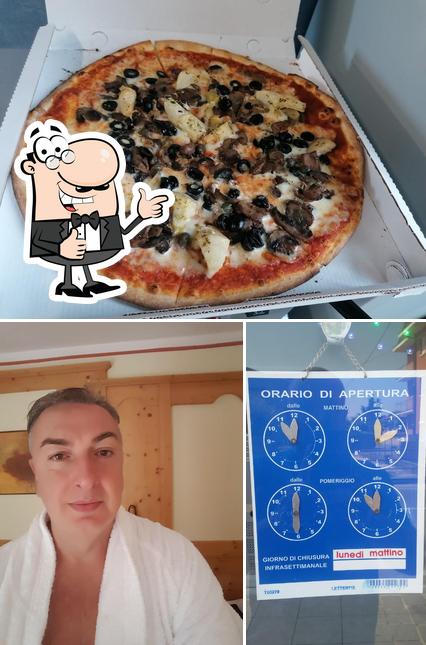 Vedi la foto di Pizzeria Regina Di Diaa Sei Feldin Hanaa