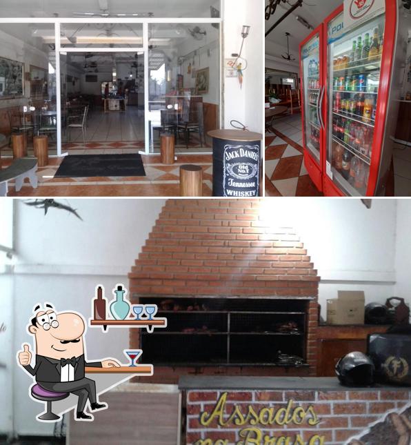 Veja imagens do interior do Restaurante Assado na Brasa