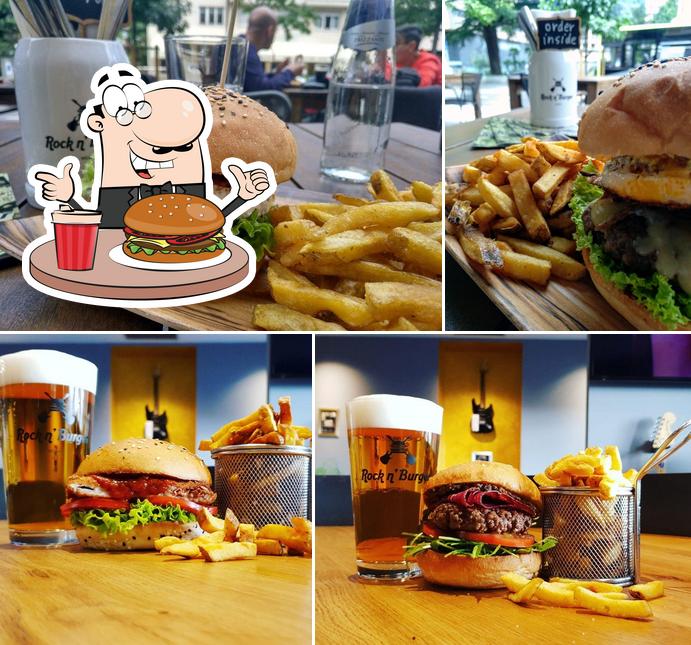 Ordina un hamburger a Rock n' Burger