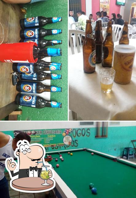 Entre diversos coisas, bebida e interior podem ser encontrados a Snooker Cervejaria