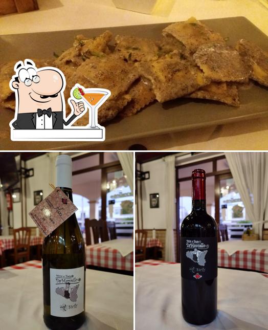 Взгляните на это изображение, где видны напитки и еда в Da Marcello