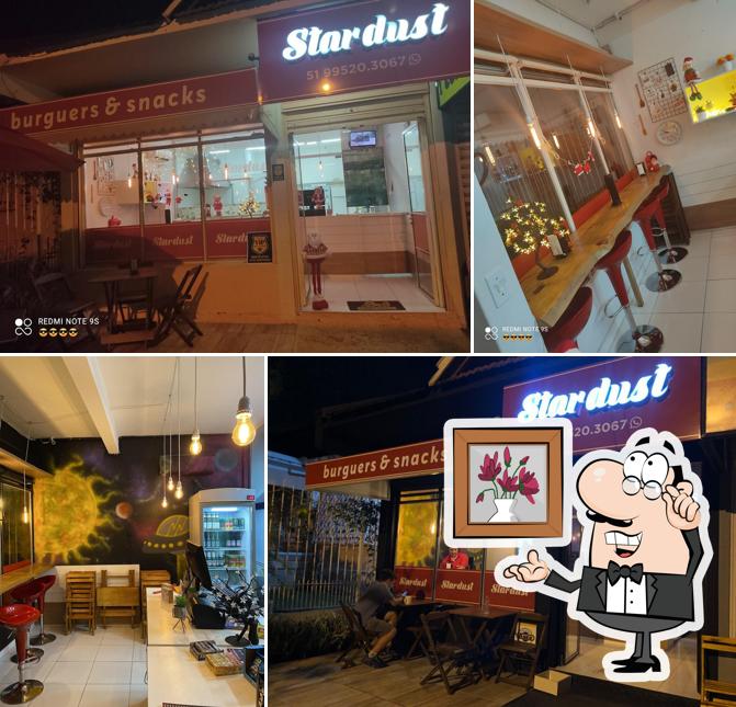 O interior do Stardust Burger