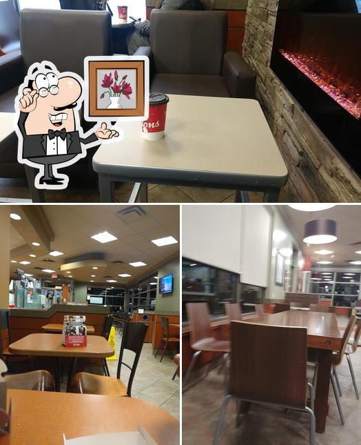 L'intérieur de Tim Hortons