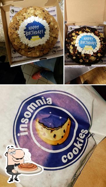 Взгляните на фото десерта "Insomnia Cookies"