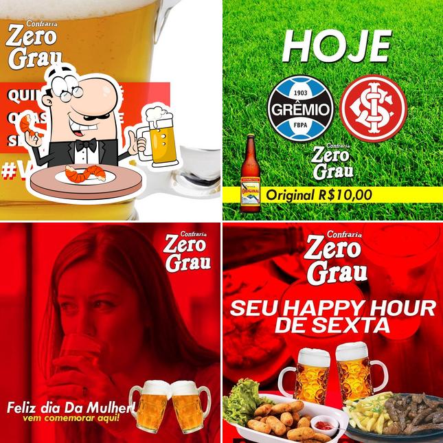 Desfute um copo de cerveja leve ou escura