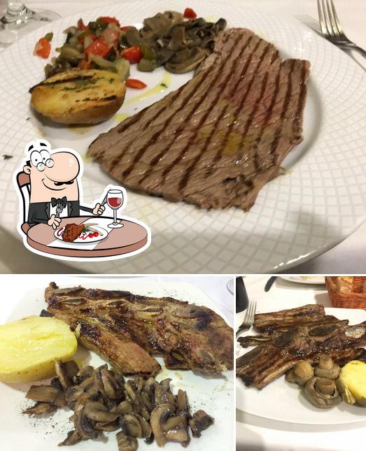 Pick meat dishes at Restaurant El Tupí