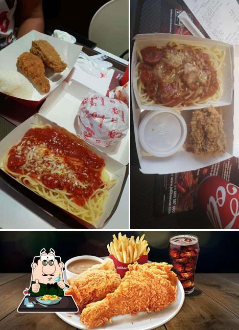 Comida en Jollibee - Al Satwa