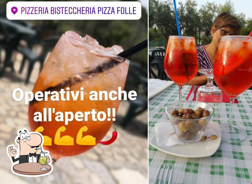 Goditi un drink dal menu