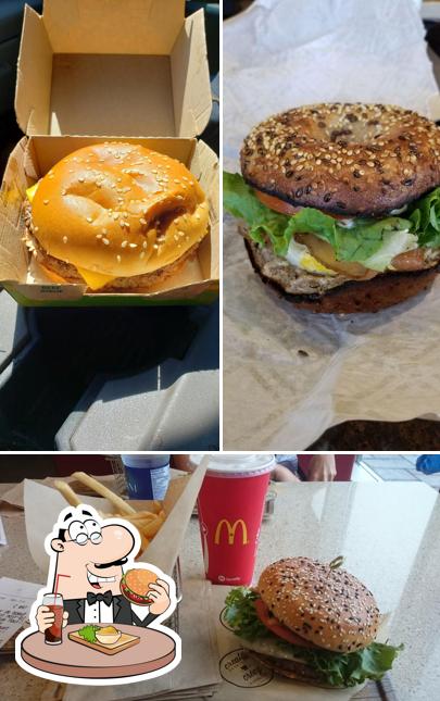 Prenez un hamburger à McDonald's