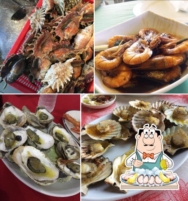 Order seafood at Fredz Sutukil