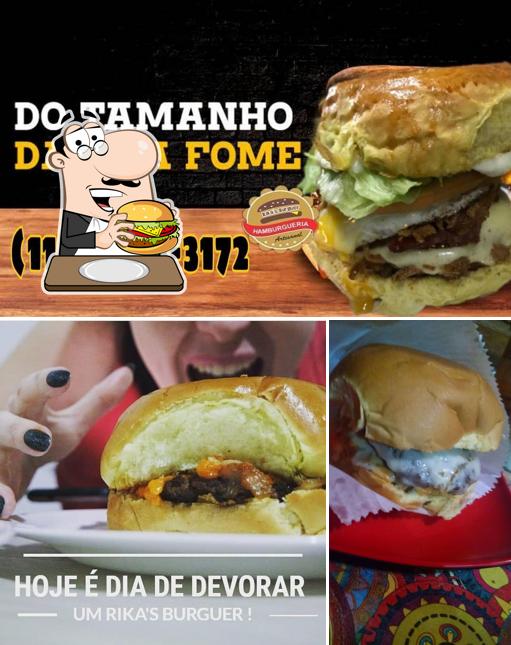 Peça um hambúrguer no Rika's Burguer Hamburgúeria Artesanal