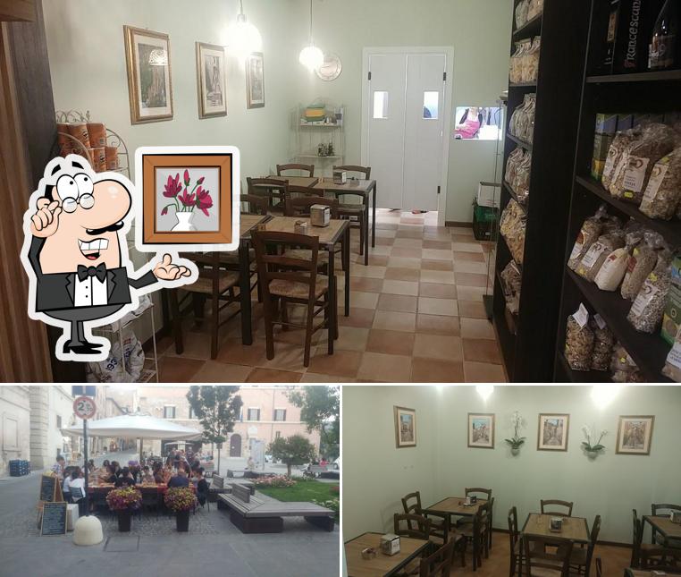 Siediti a un tavolo di Trattoria Pizzeria Sapori Umbri