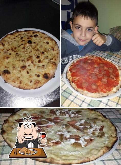 Prenditi una pizza a Pizzeria La Strazzata