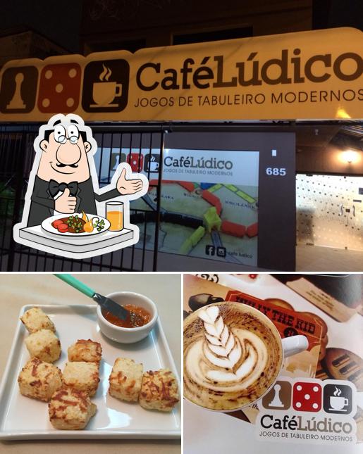 Comida em Café Lúdico