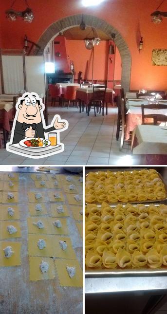 Parmi les différentes choses de la nourriture et la intérieur, une personne peut trouver sur Trattoria Lago Corallo Novi di Modena