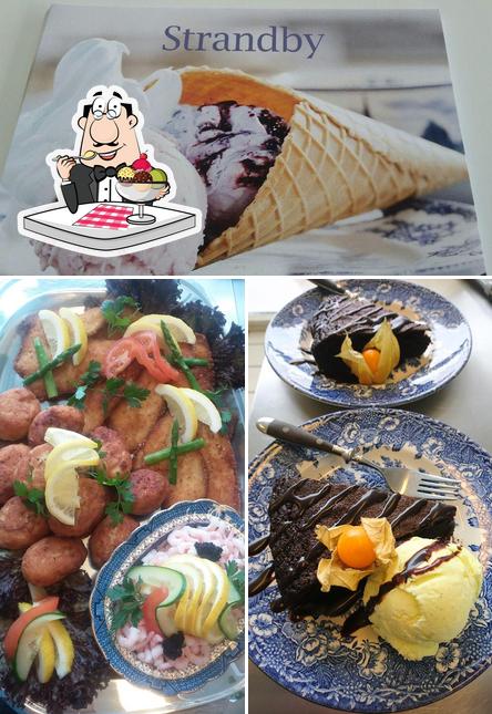 Den Blå Café i Strandby bietet eine Vielfalt von Desserts 