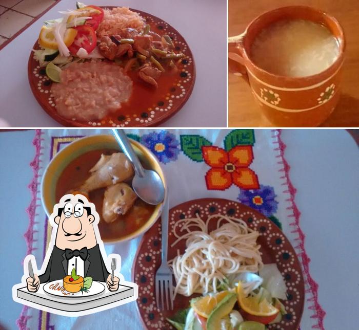 Взгляните на это фото, где видны еда и напитки в Menudo "Doña Obdulia"
