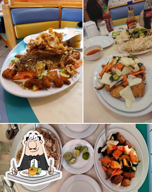 Food at Kowloon Delight Tacubaya 九龍餐廳