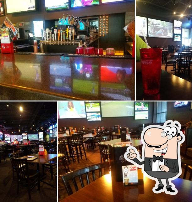 Djs Dugout Sports Bar Millard 17666 Welch Plaza In Omaha