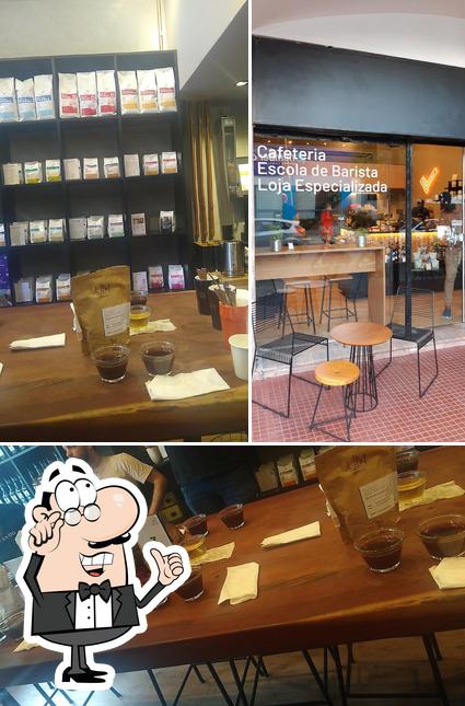 O interior do Versado Coffee Store