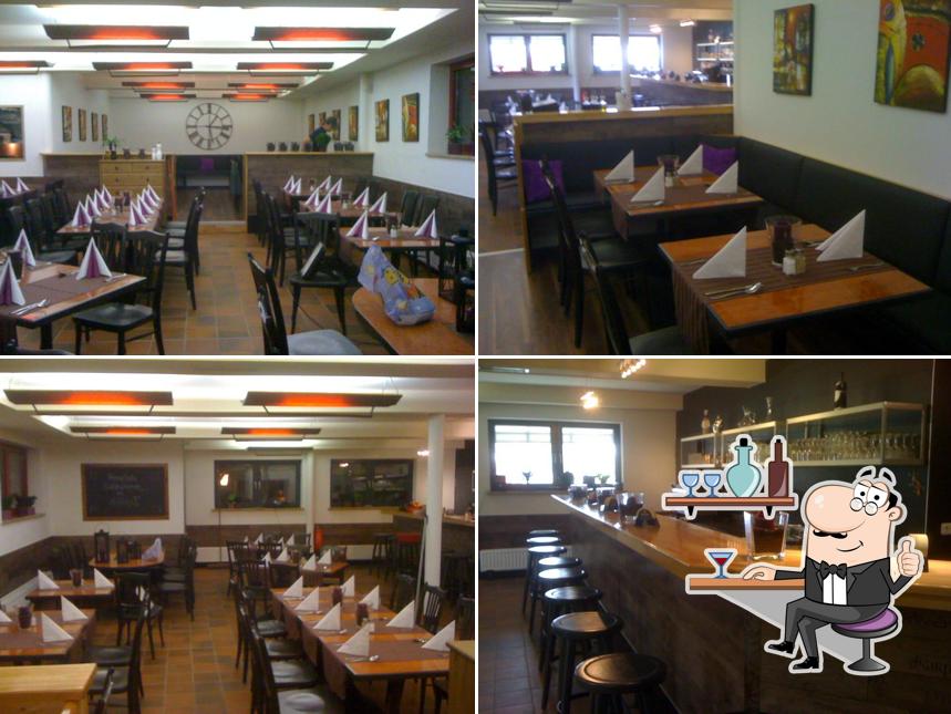 Check out how Lilly´s Restaurant & Lounge looks inside