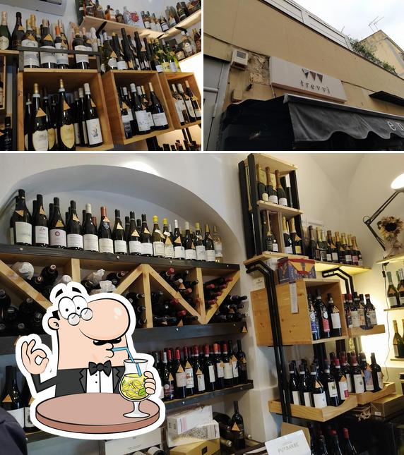 La immagine della bevanda e esterno di Enoteca Trevví