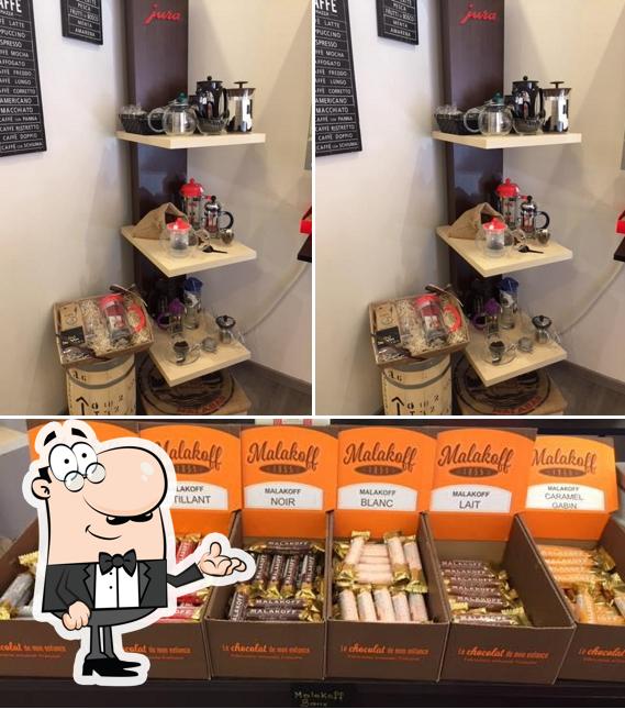 Voici l’image indiquant la intérieur et nourriture sur Mille et Une Gourmandises Café Thé Chocolaterie Biscuiterie Argelès sur Mer