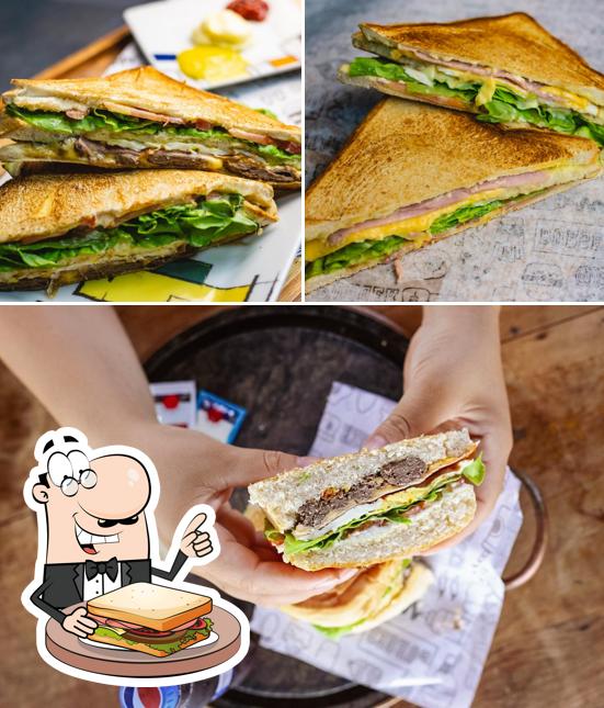 Escolha um sanduíche no PeçAki Delivery (Lanches Gaúcho)