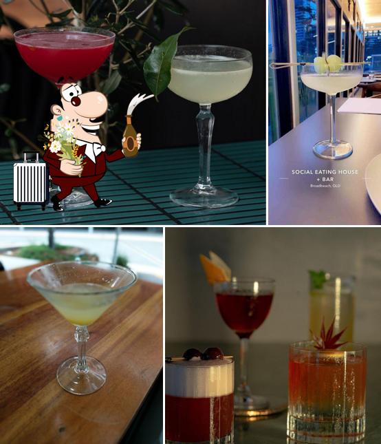 Social Eating House + Bar sirve alcohol