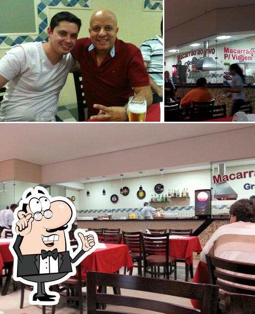 O interior do Cascata Pizza