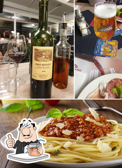 Tra le diverse cose da Ristorante TCS Vedeggio si possono trovare la bevanda e cibo