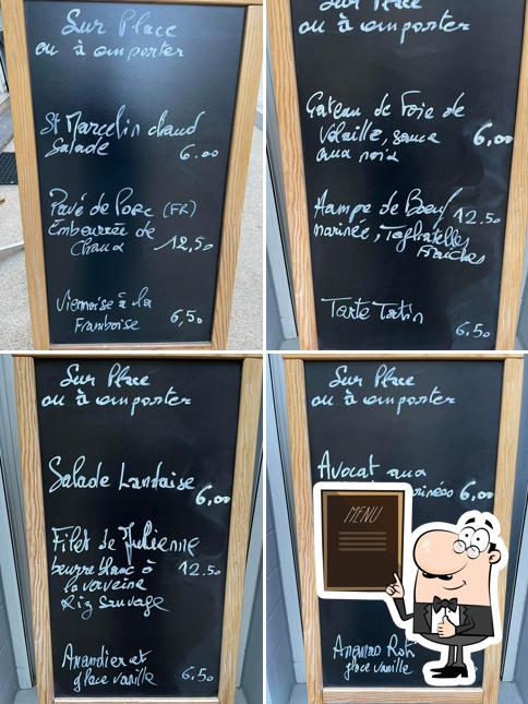 Essayez les plats du jour affichés sur le tableau