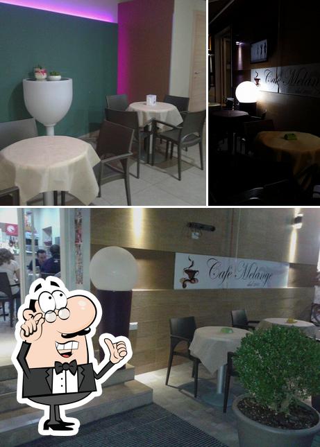 Dai un'occhiata agli interni di Cafe Melange