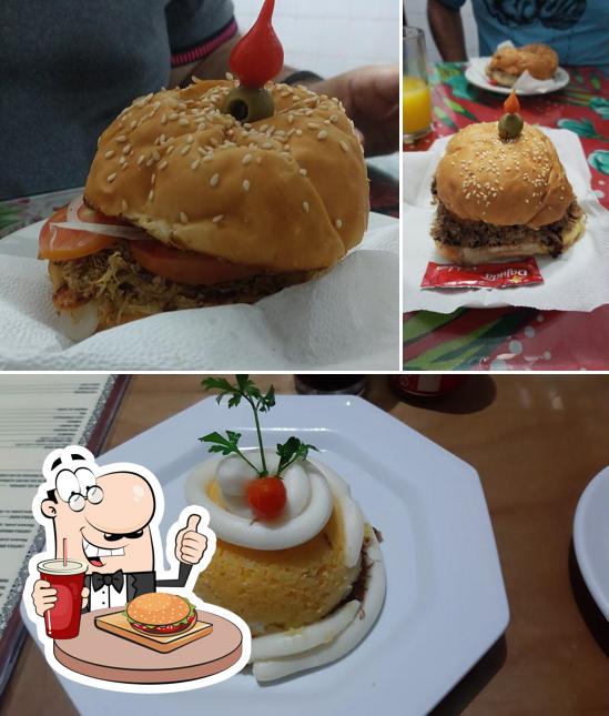 Peça um hambúrguer no Restaurante Xodó Nordestino
