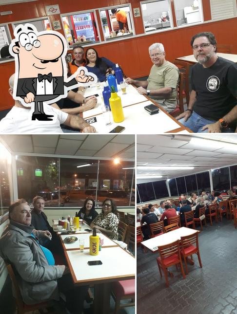 O interior do Risonho Lanches