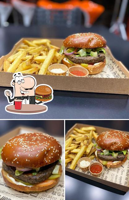 Try out a burger at צ'יפסי קינג בר