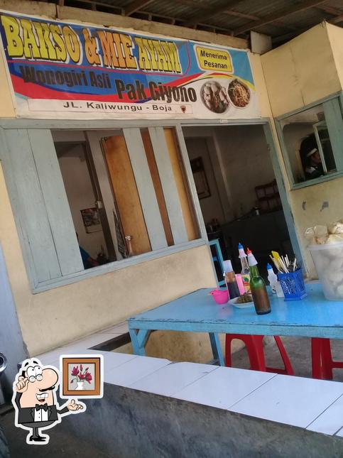 Bakso Wonogiri Asli Pak Giyono Restaurant Kendal